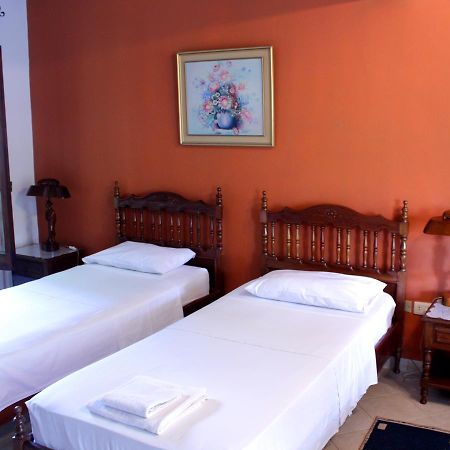 Hotel Bavaria Асунсион Екстериор снимка
